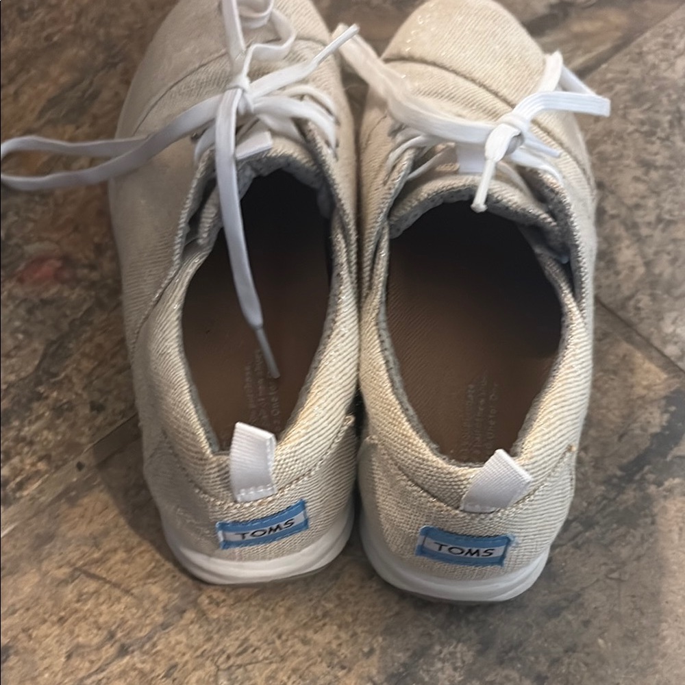 Toms Cream Canvas Sneakers Classic Low-Top Design